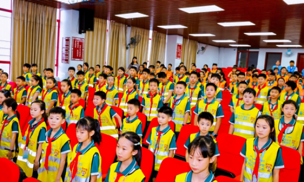 2025宇通&壹基金交通安全公益行(校车专场)走进英德守护童行共筑安全未来